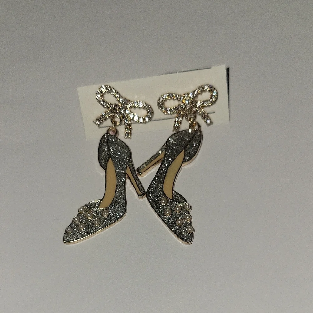 High Heel Shoes and Bow Earrings Gold and Silver - Picture 4 of 11
